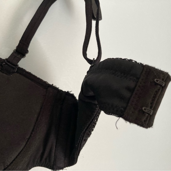 Victoria’s Secret Push Up Bra Strapless Very Sexy Black Lace With Nude 32B - Picture 4 of 8